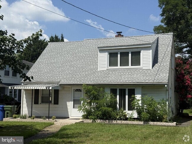 Building Photo - 12 Wesley Ave Rental