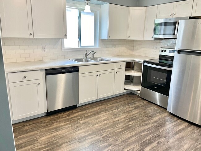 Building Photo - 2 Bedroom 1 Bath Duplex - South Fargo