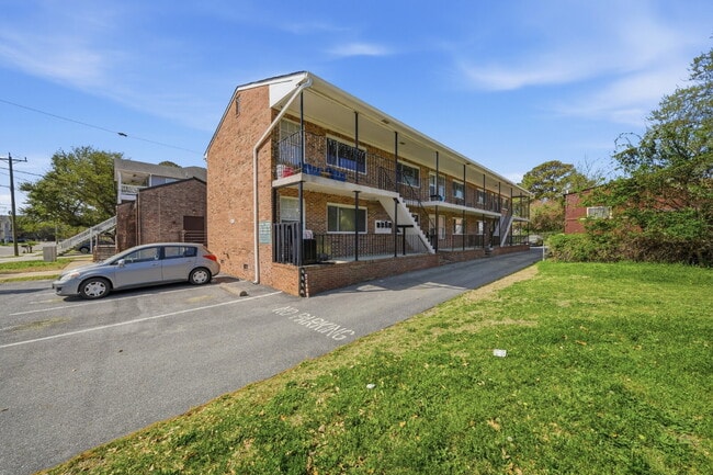 Building Photo - AMAZING 3 BED, 2 FULL BATH APARTMENT FOR RENT IN OCEAN VIEW! Unit 4