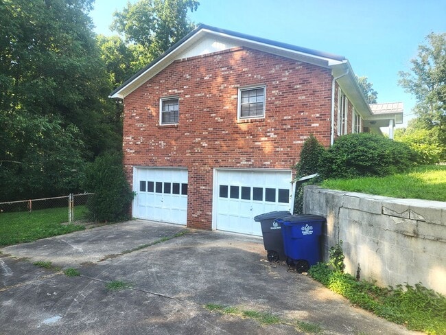 1505 Turfwood Dr