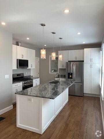 Building Photo - 5 Edward St Unit 2 Rental