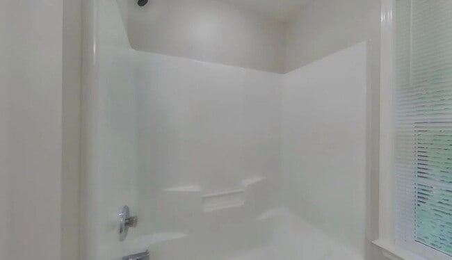 Photo - 3 Bedroom Residence Perfect for Family Living