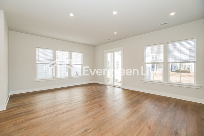 Photo - 130 Bloomsbury St