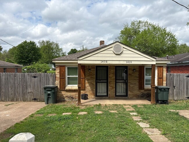 Photo - Newly Refreshed 1 bedroom 1 bathroom Duplex - Open To Section 8