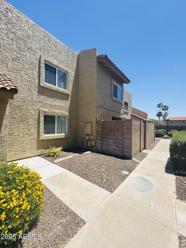 Photo - 222 W Brown Rd