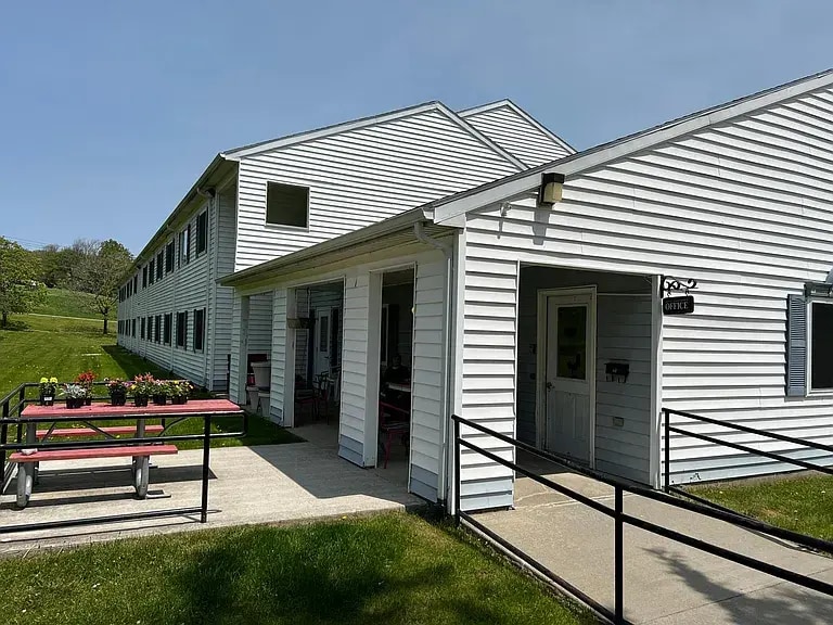 Photo - Maple Apartments