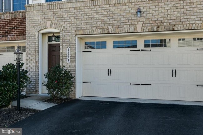 Building Photo - 42607 Offenham Terrace