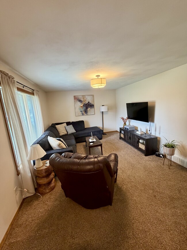 1312 W Hiawatha Dr