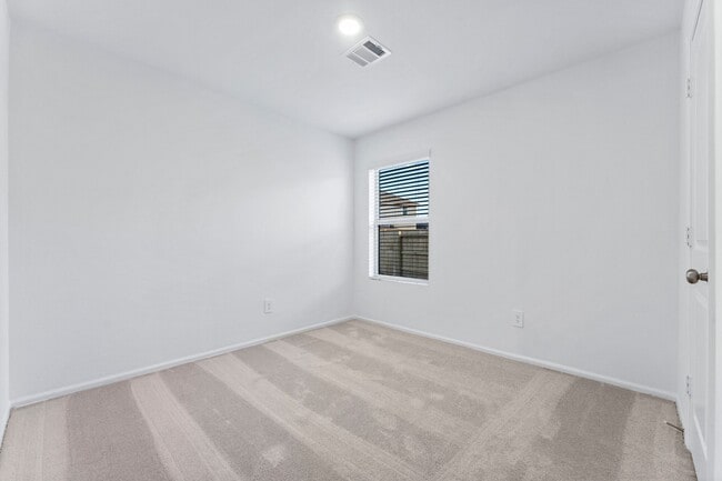 Photo - 318 Hbr Bnd Ct