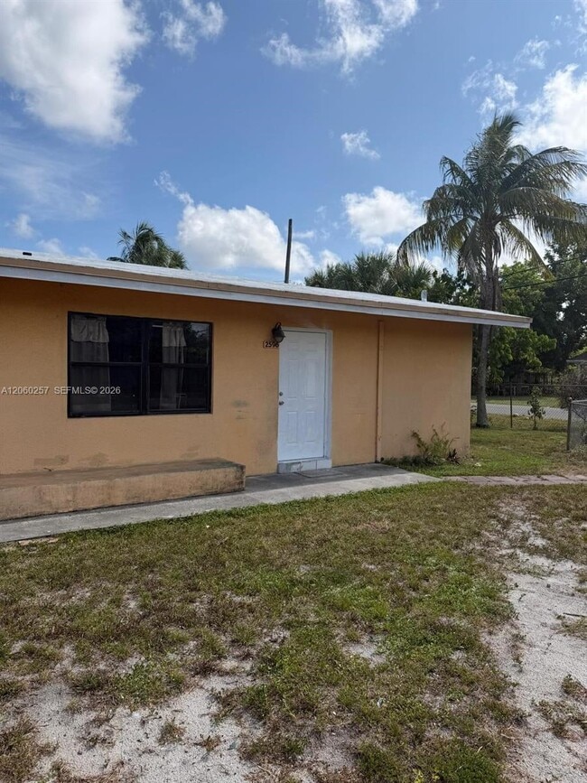 Building Photo - 2580 SW 8th St Unit 1-2