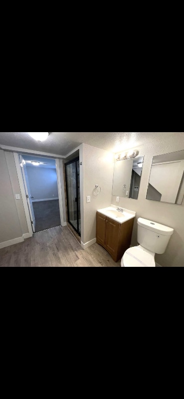 Photo - 724 W James St