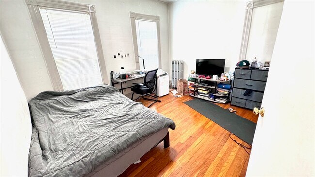 Photo - 76 Antwerp St Unit 1