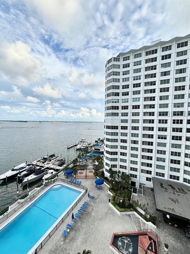 Building Photo - 801 Brickell Bay Dr Unit 1066