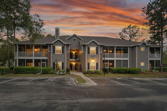 Building Photo - 2 bedroom/ 2 bathroom condo on Southside!