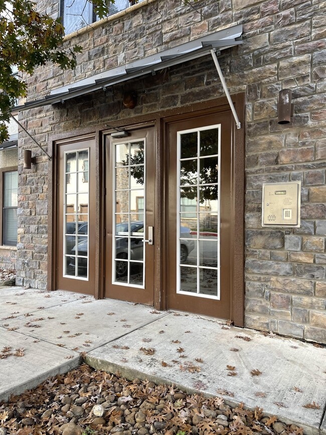 Photo - 7342 Oak Manor Dr