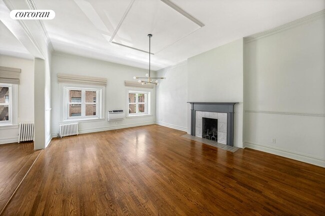 Building Photo - 120 E 19th St Rental