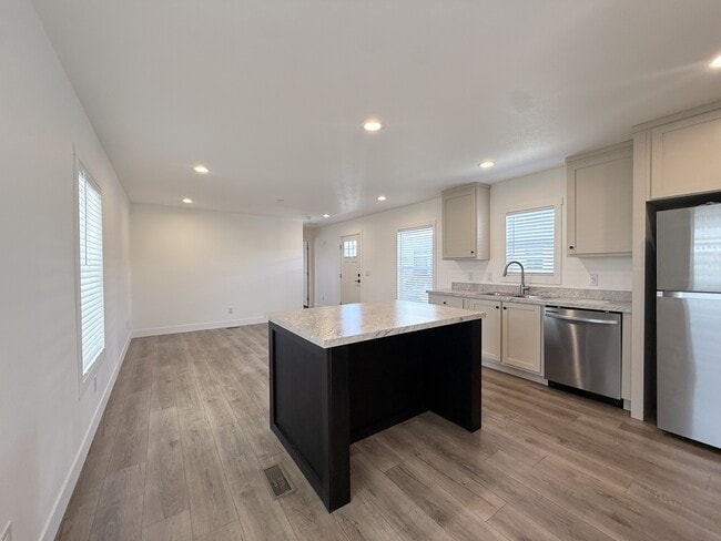 Photo - 2060 N Center St