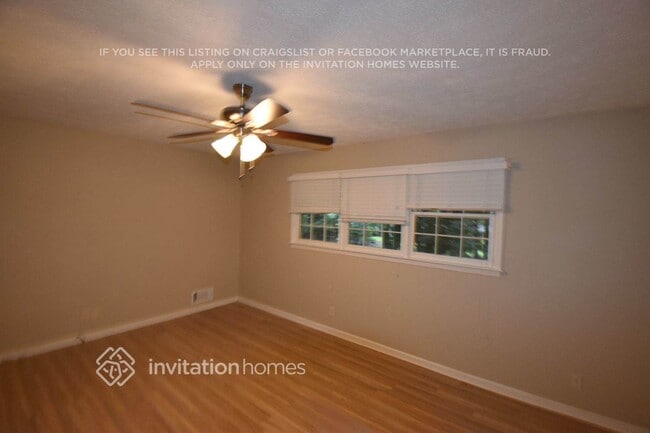 Photo - 465 Sheringham Ct