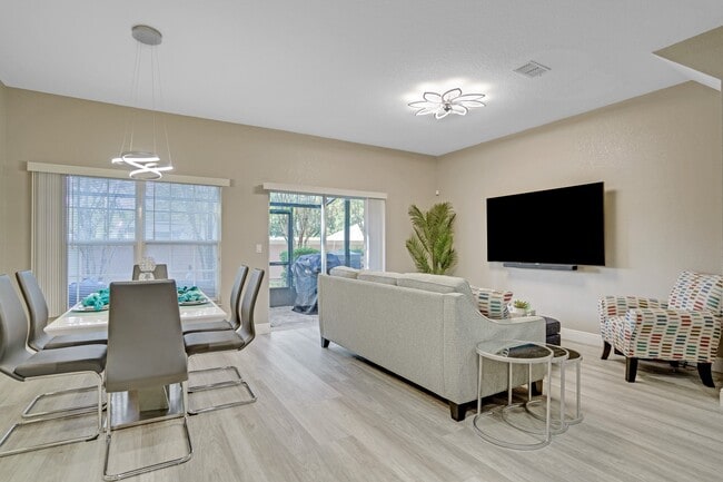 Photo - 2468 Caravelle Cir