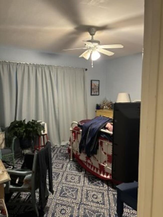 Building Photo - 2066 W Hutchinson St Unit 1