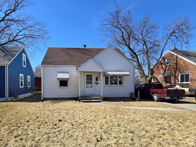 Building Photo - 3 Bedroom House