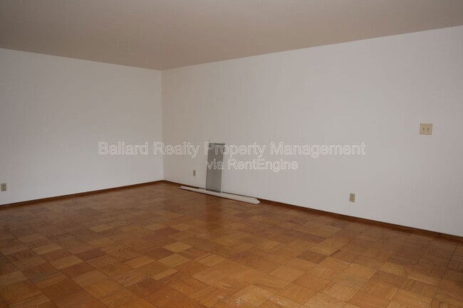 Photo - 4517 Evanston Ave N