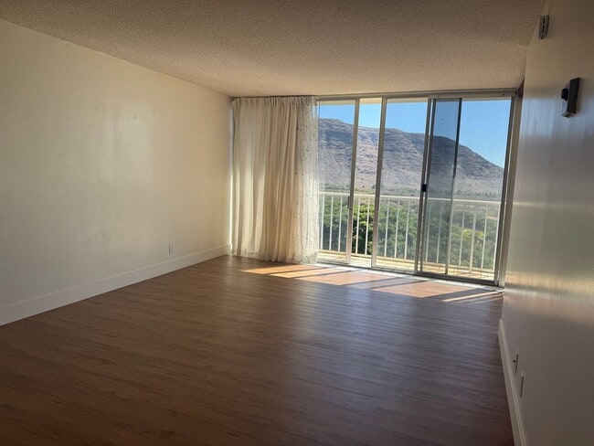 Photo - Makaha Valley Towers