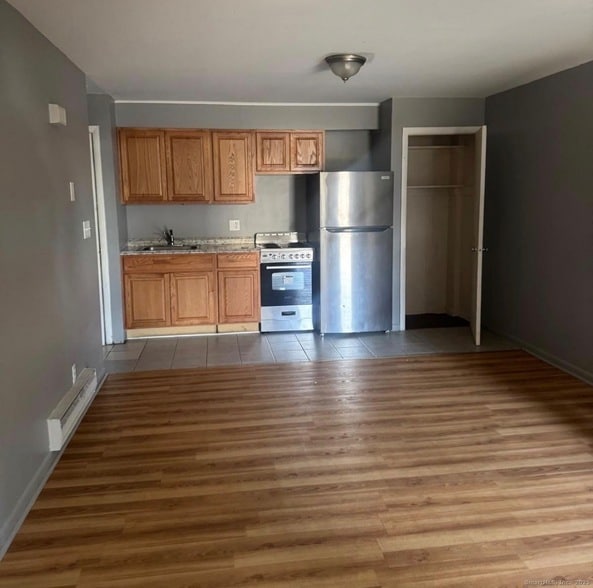 Photo - 240 Oak St Unit 6