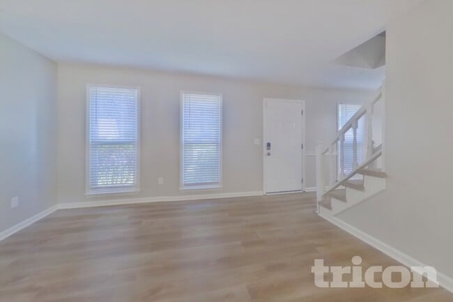 Photo - 1182 Plunkett Way