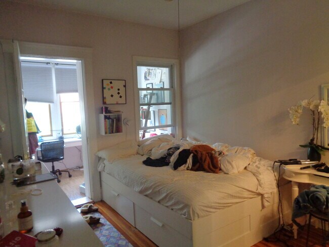 Photo - 135 Chiswick Rd Unit 3