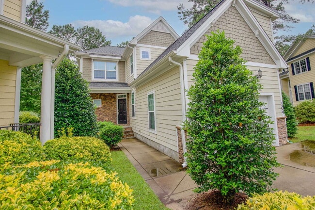 Building Photo - Charming 3 bed, 2.5 bath home with bonus t...