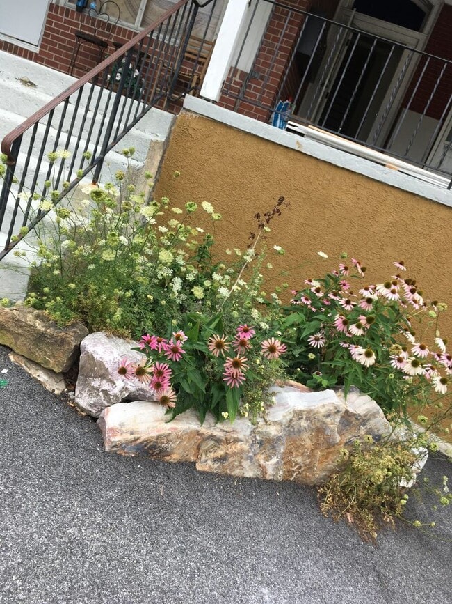 Front Garden - 2200 Kimberton Rd Unit 9