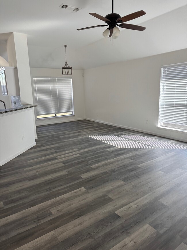 Photo - 6611 Rockdale Rd