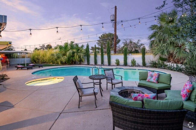 Building Photo - Charming Studio in Las Vegas Rental