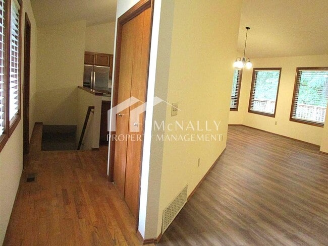 Photo - Spacious 4-Bedroom Home in Briarwood Hollow