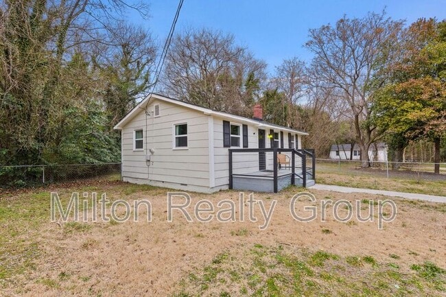 Photo - 700 Ross Rd