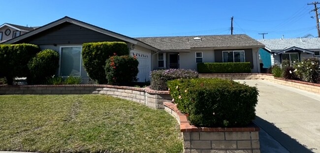 Garden Grove 3 bed 2 bath ready for you - Garden Grove 3 bed 2 bath ready for you Casa