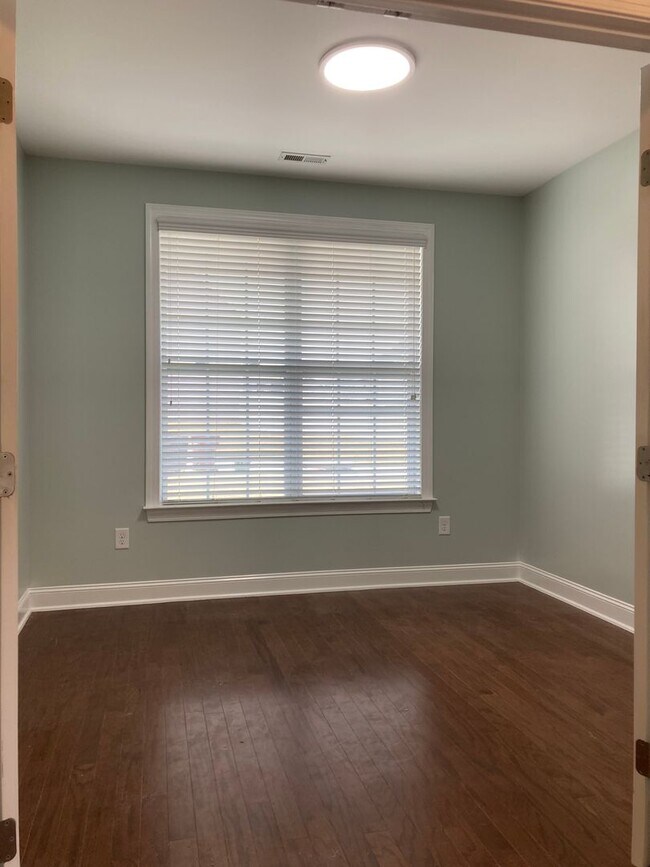 Photo - Immaculate 5 Bedrooms, 3.5 Bath Home Located Minutes from Shopping- Easy Commute to Sanford, Ft. ...