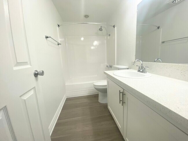 Photo - 5810 Amaya Dr Unidad 14C