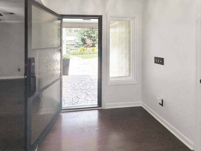 Photo - Charming East Cobb Living in Roswell Downs!