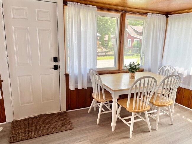 Photo - 380 Dawnshire Dr