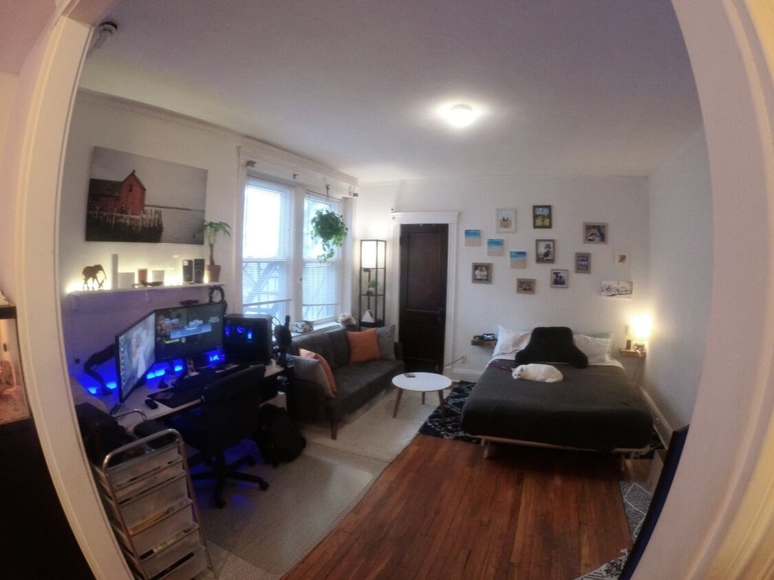 Studio available now - Studio available now