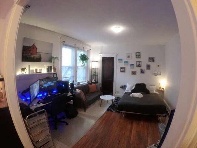 Studio available now - Studio available now House