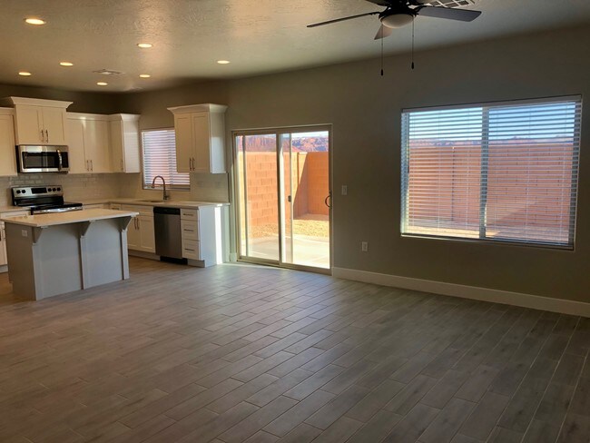 Photo - 655 S Malorie Wy