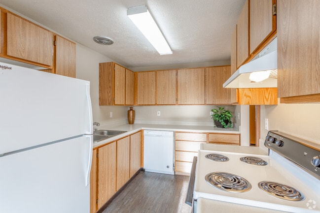 1BR, 1BA - 692 SF - Canyon Greens Apartments