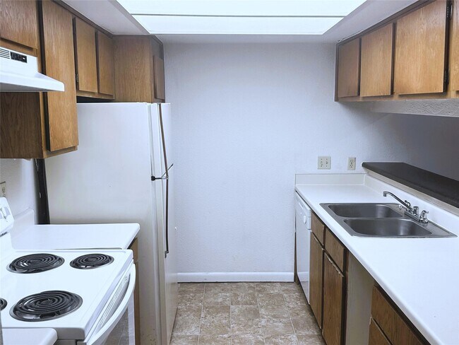 Photo - 2820 S Bartell Dr Unit 2