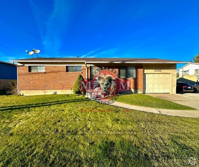 Building Photo - Remodeled 4 Bd Home with 23'x35' Heated Wo...