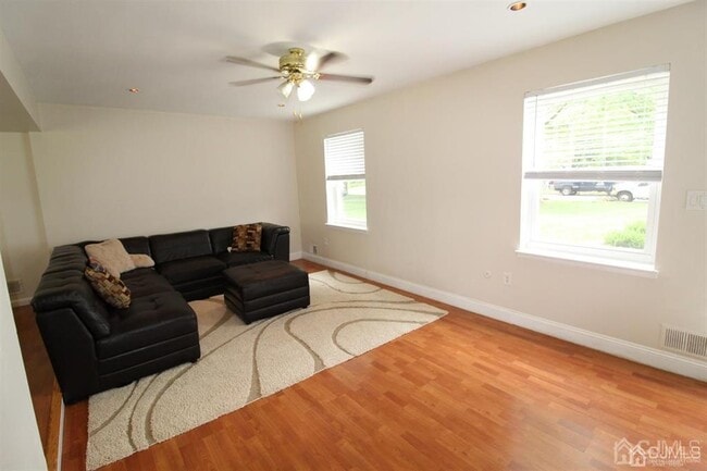 Photo - 47 Linden Ln S