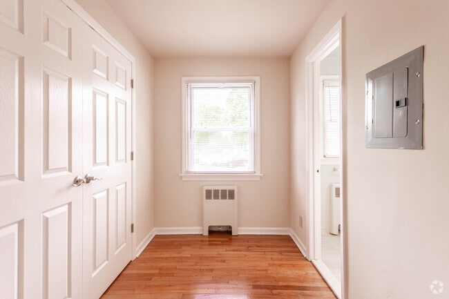 Studio - 500SF - Dressing Area