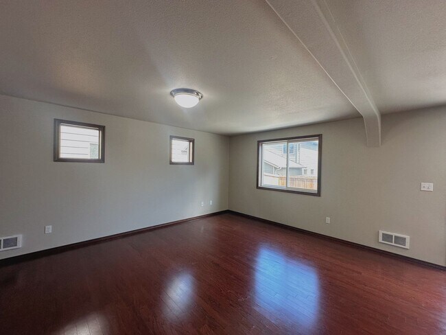 Photo - Beautiful 4-Bedroom 2.5-Bathroom Home in M...